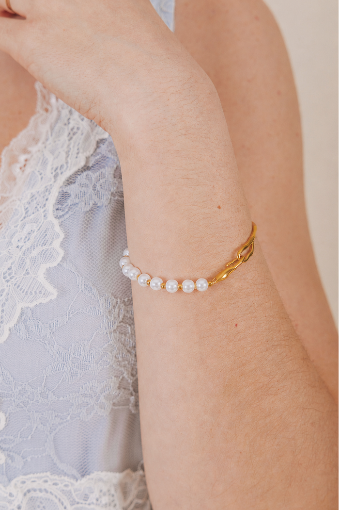 Asymmetrical bracelet with half gold and half pearl with gold bead accents