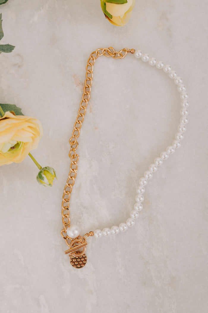 pendant asymmetrical neckalce front
