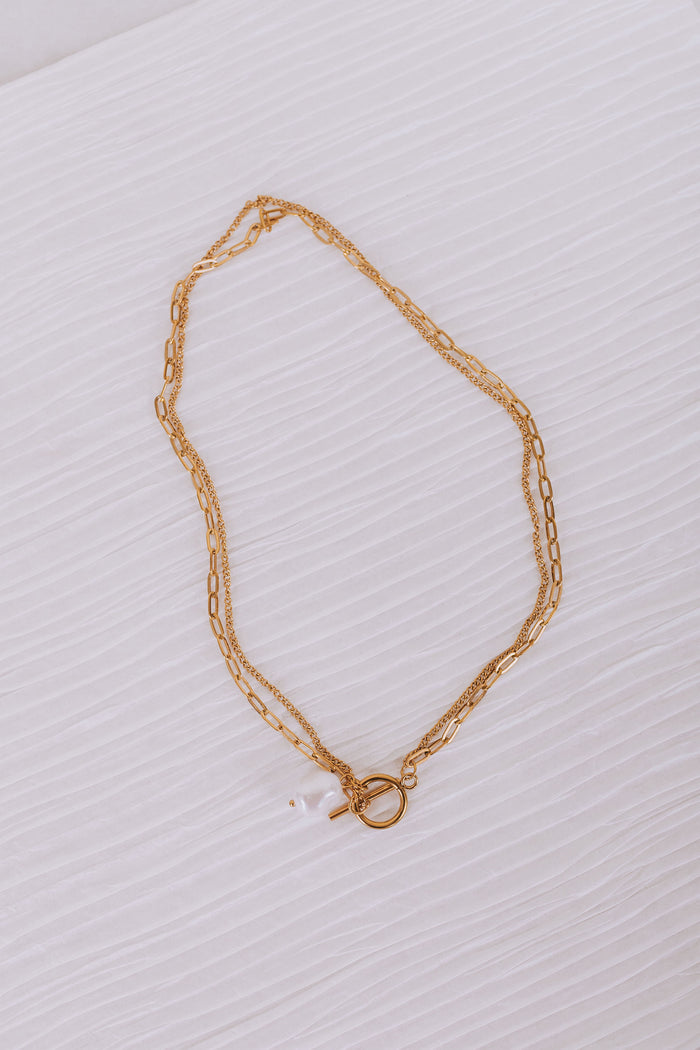 Double layered chain necklace colored gold toggle clasp pearl pendant