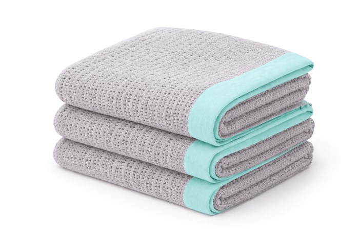 Giggle Baby - Organic Cotton Cot Blanket - Grey / Turquoise Trim - 120x100cm.