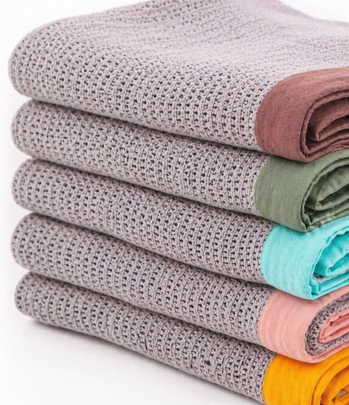 Giggle Baby - Organic Cotton Cot Blanket - Grey / Turquoise Trim - 120x100cm.