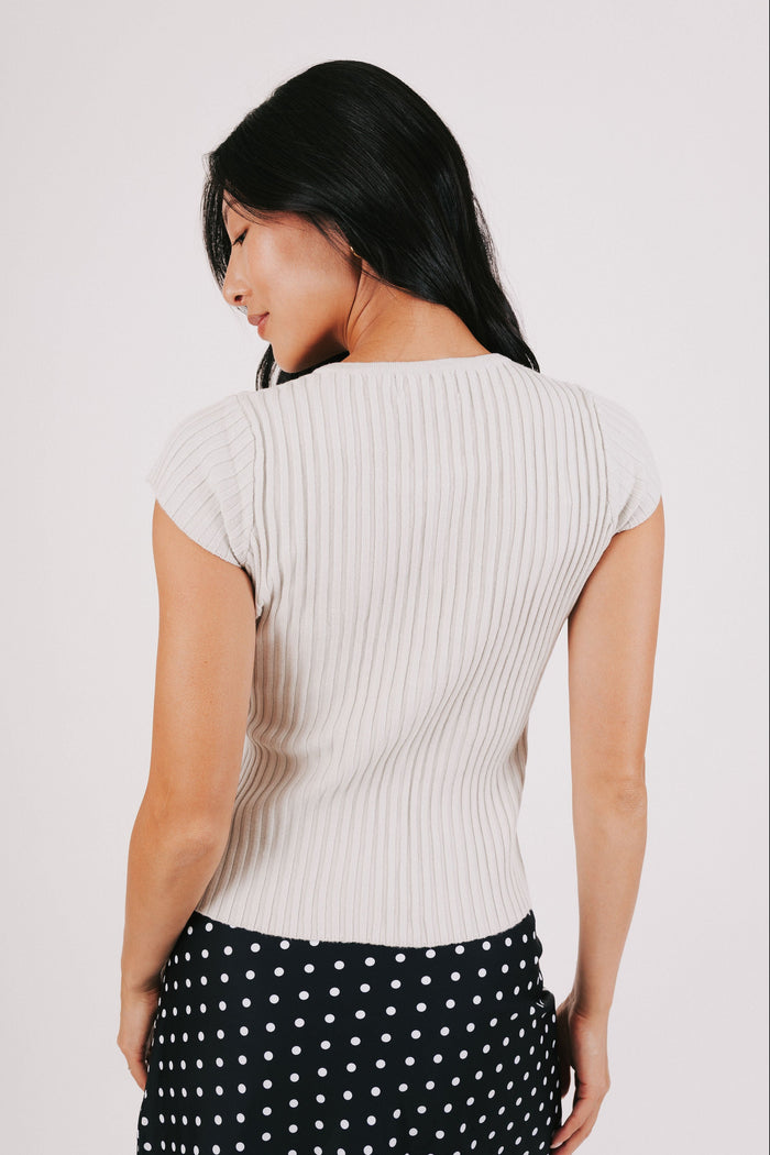 wide ribbed buttoned top back