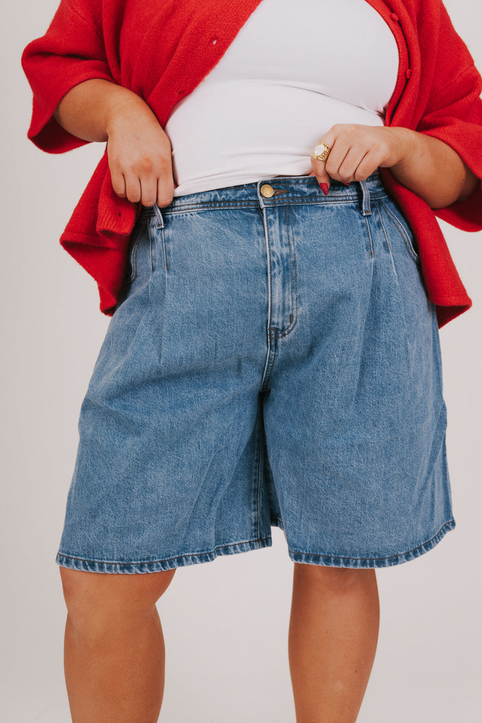 pleated baggy denim shorts plus