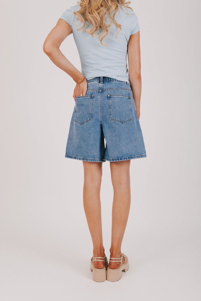 pleated baggy denim shorts back