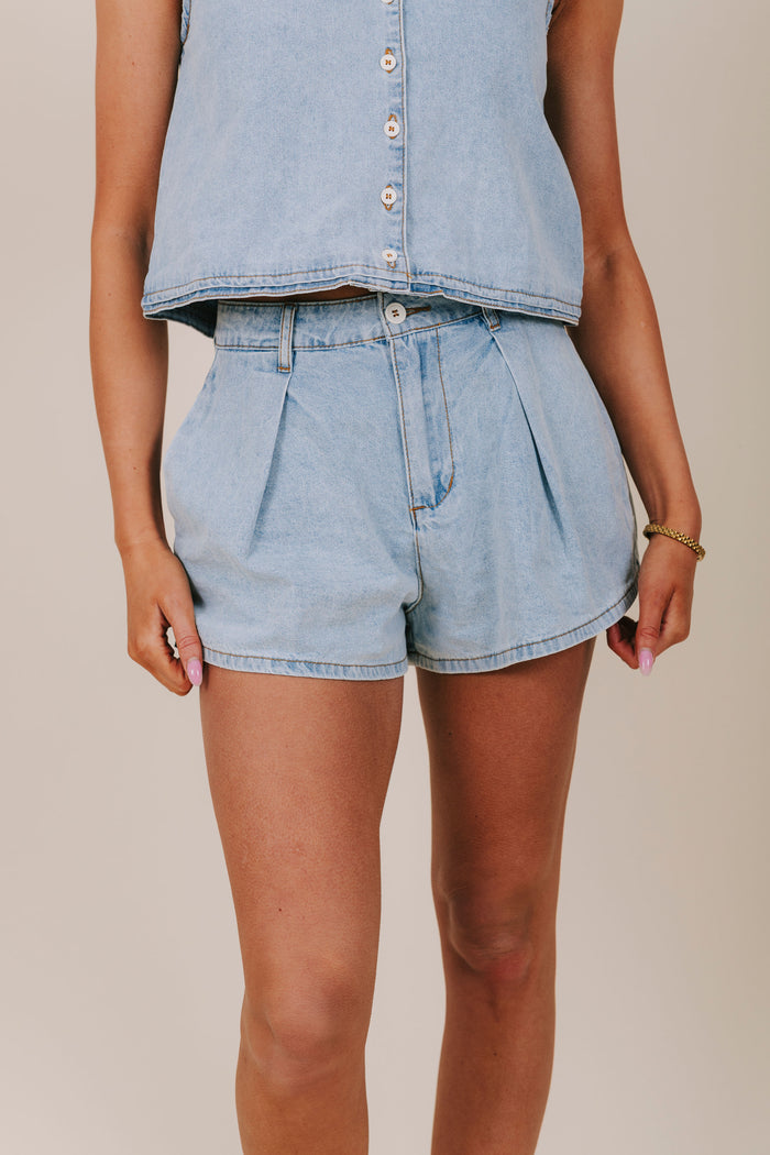 denim high waisted pleated shorts detail