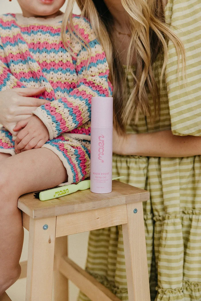 MAEN spray on gel for easy hair dos in a pink bottle