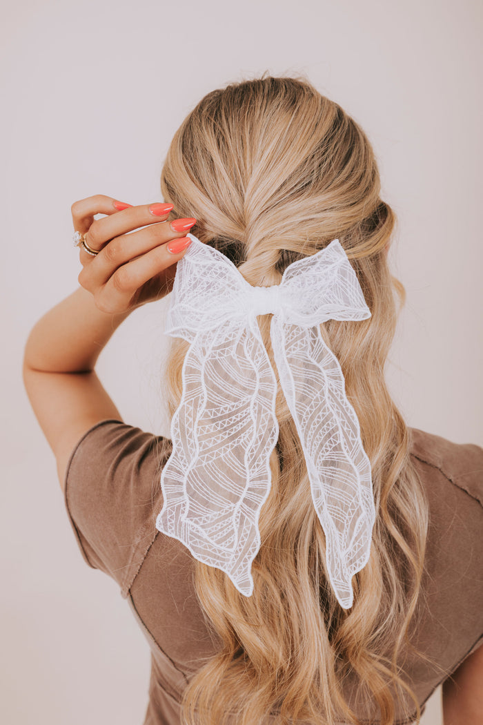 white mesh textured bow model