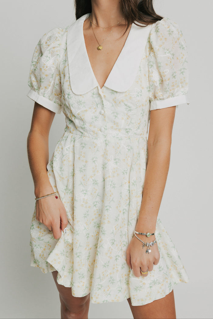 light-floral-mini-dress-with-collar-and-puff-sleeves-front