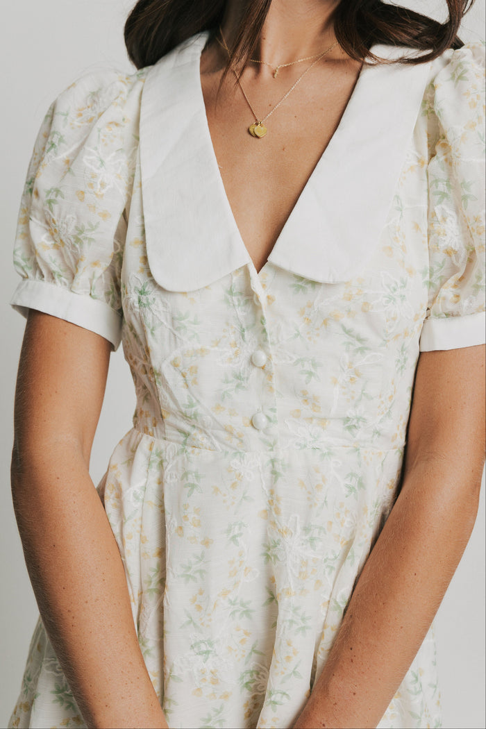 light floral mini dress with collar and puff sleeves bodice