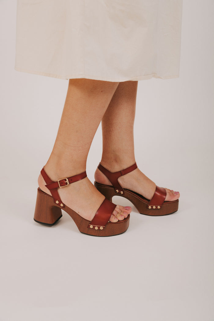 MIA Electra heels in cognac with gold accents