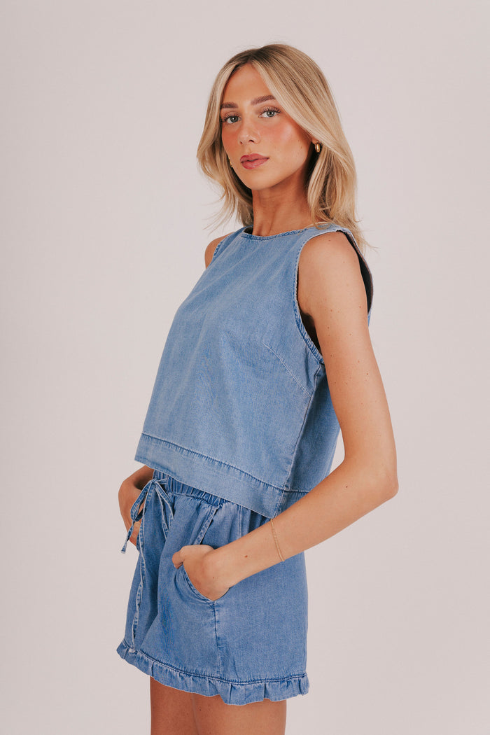 Plain denim sleeveless blouse with a back keyhole and baggy fit.