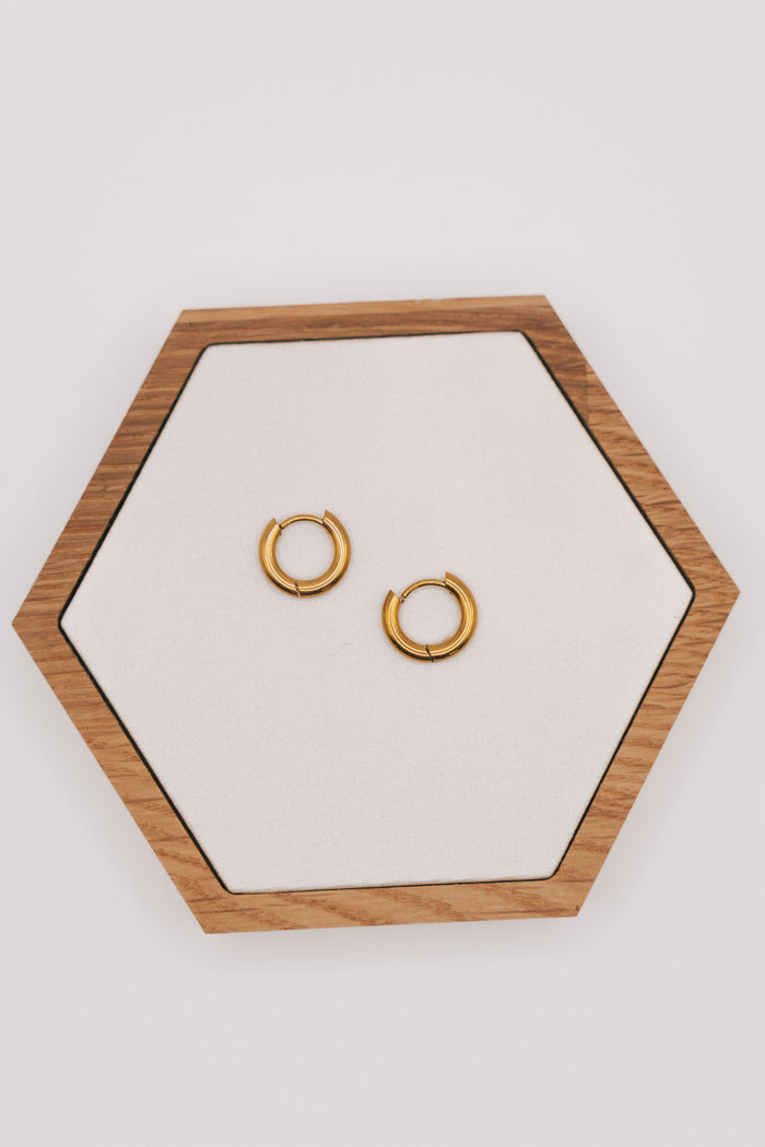 2.5mm gold hoops