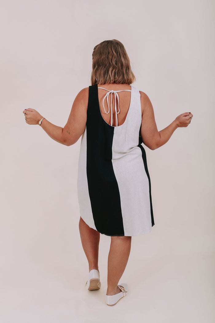 PLUS SIZE - Contrast Couture Dress