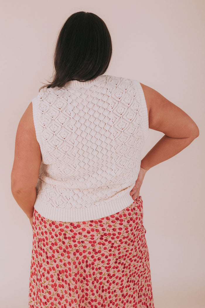 PLUS SIZE - Little Bit Closer Top