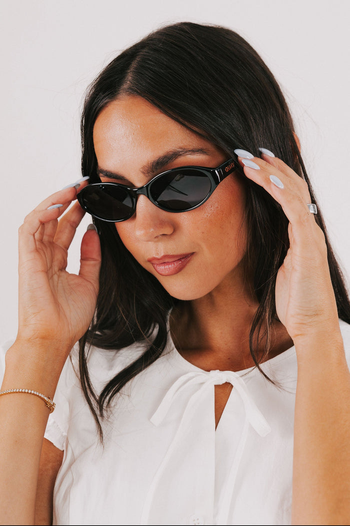 quay aura points sunglasses model