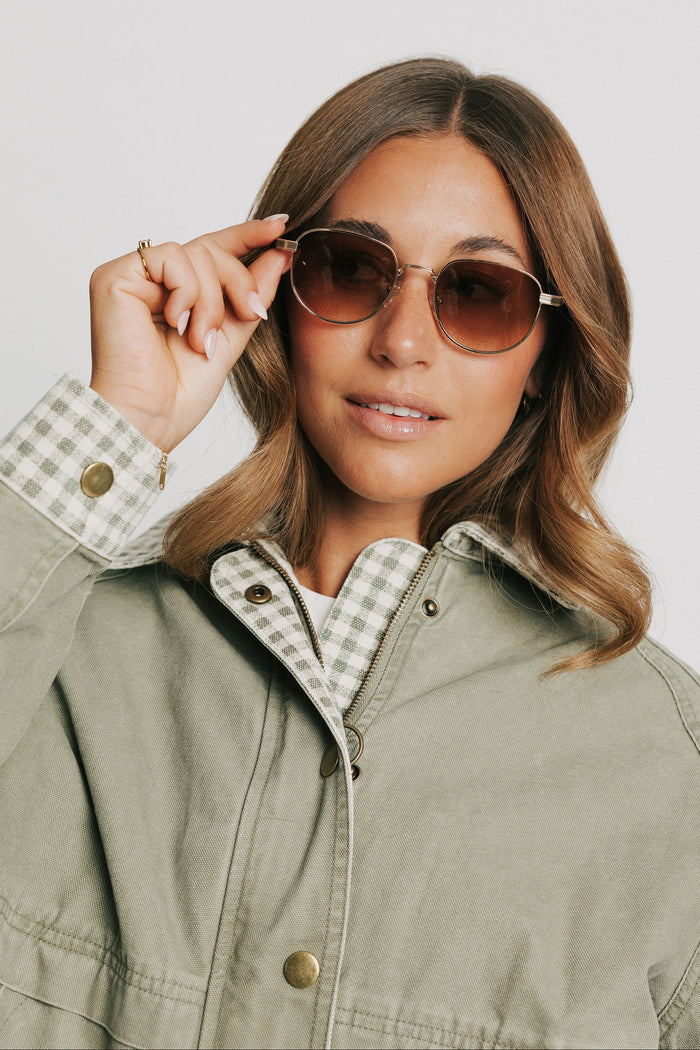 quay born ready sunglasses model
