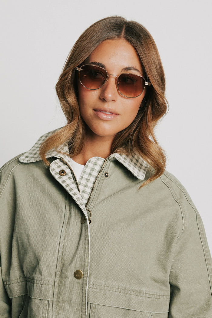 quay born ready sunglasses model