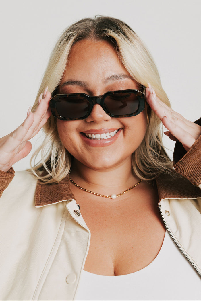 quay hyped up sunglasses coffee model