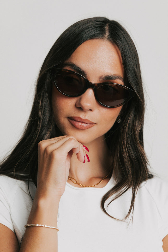 quay talk nice sunglasses model