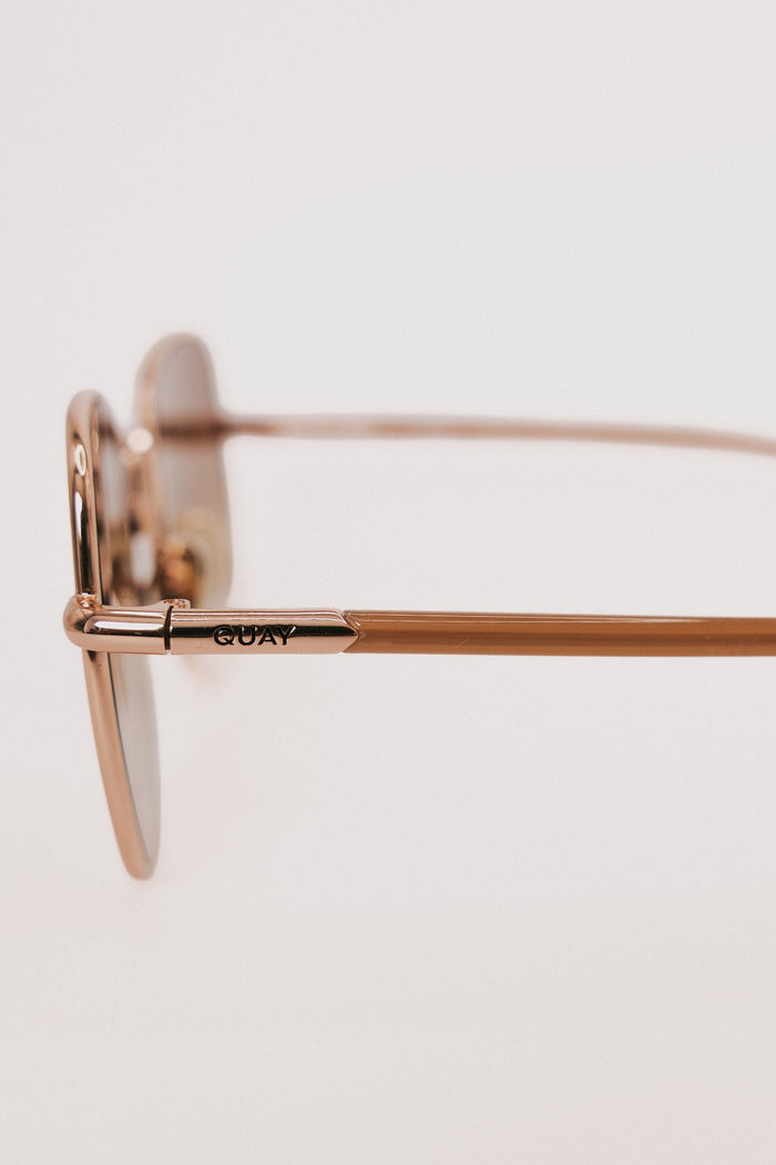 quay uptown sunglasses close