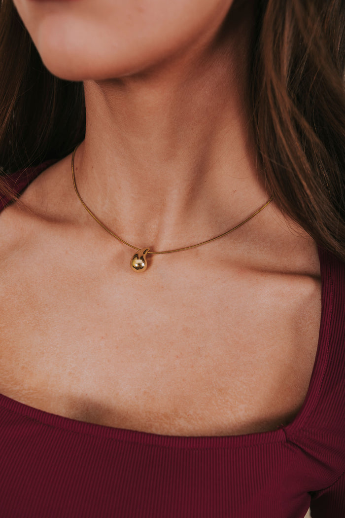 gold raindrop pendant necklace
