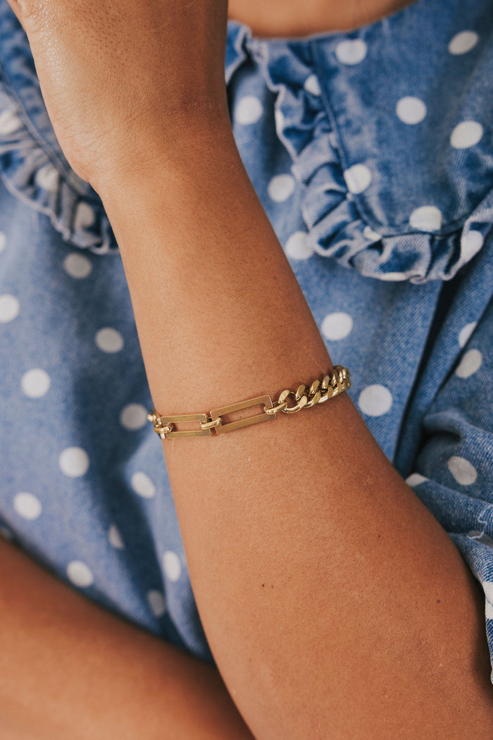 gold cable chain bracelet with accent rectangle design