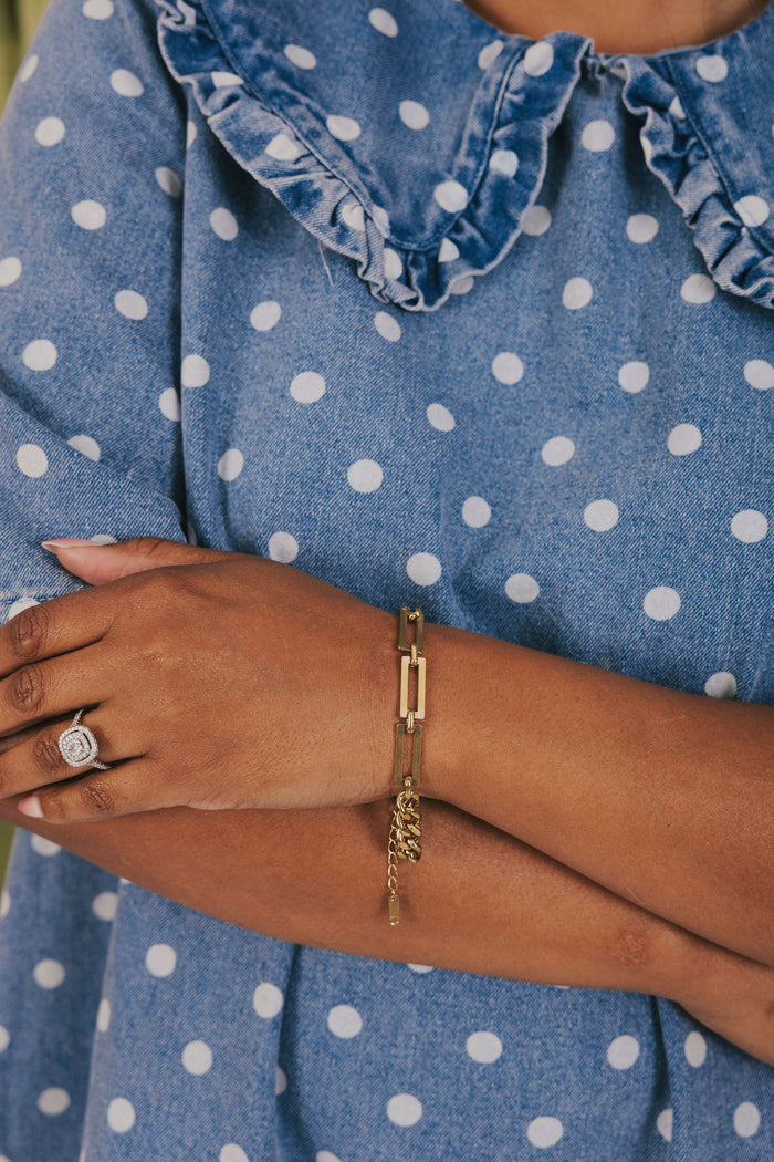 gold cable chain bracelet with accent rectangle design
