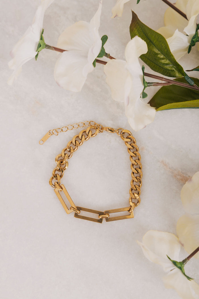 gold cable chain bracelet with accent rectangle design