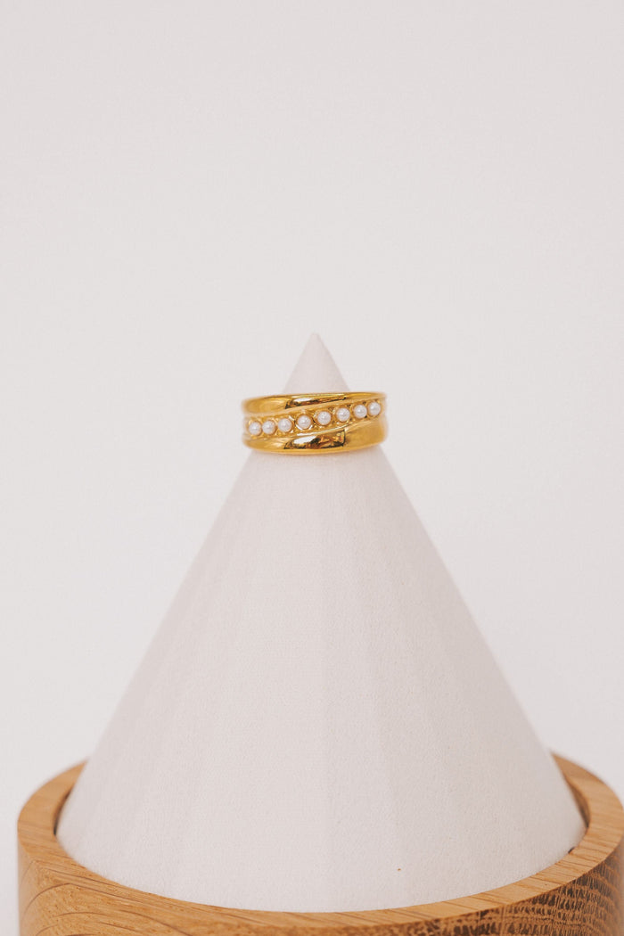 Gold ring with asymmetrical pearl line