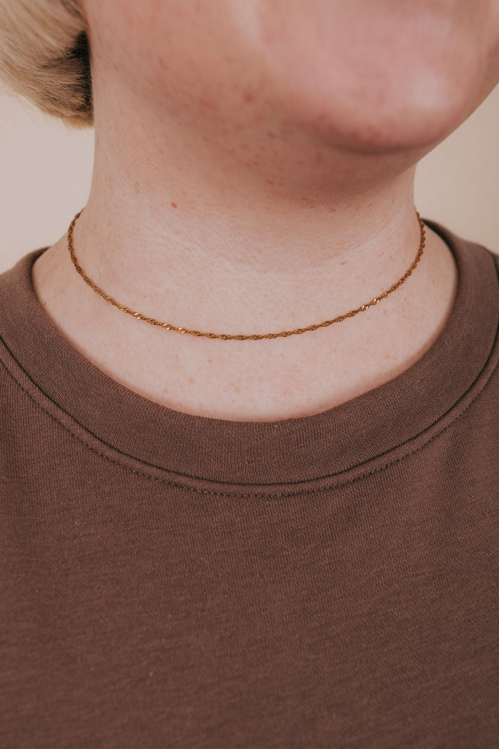 18k gold delicate twisted chain 2