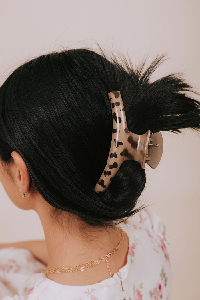 light tortoise curved claw clip