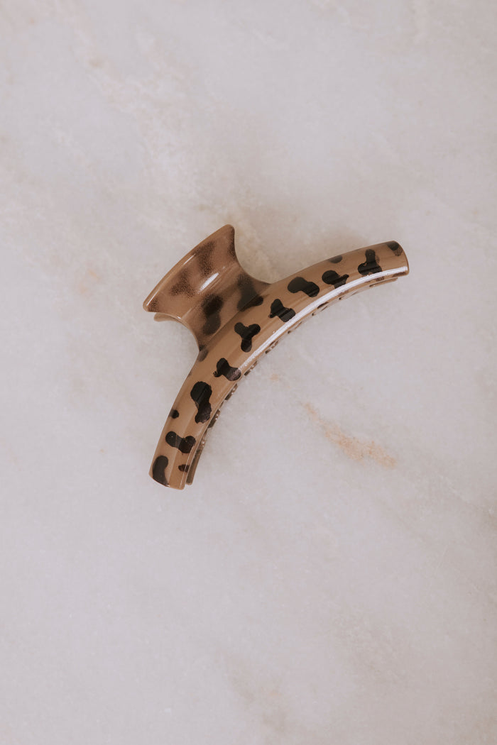light tortoise curved claw clip flatlay