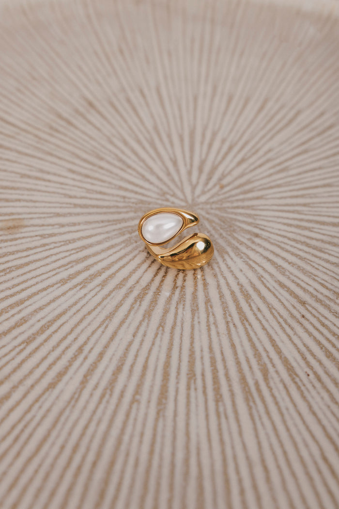 gold pearl ring front