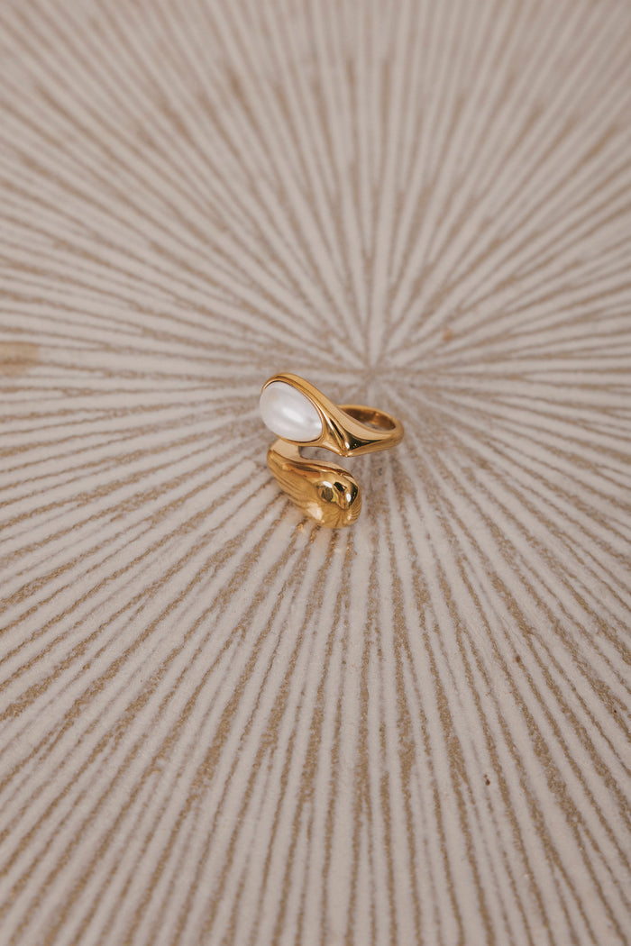 gold pearl ring side