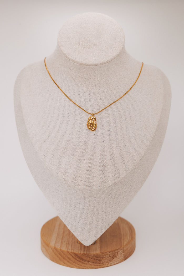 hammered metal pendant necklace