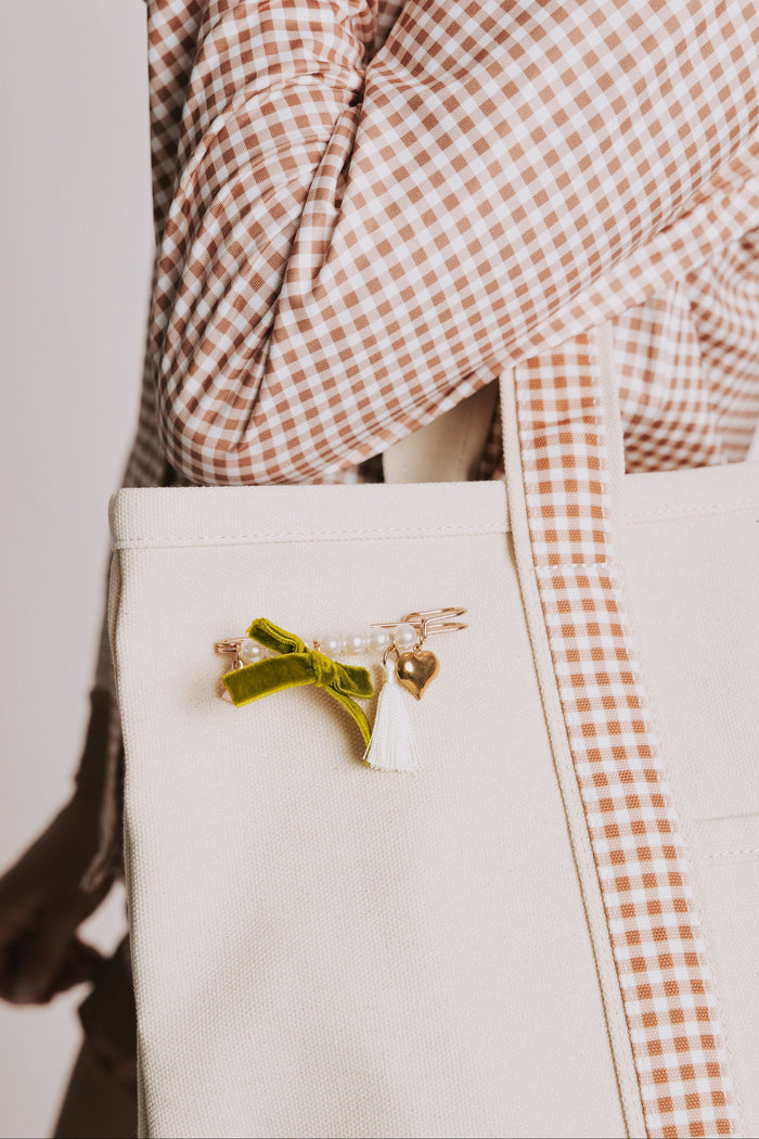 the darling effect canvas tote bag close