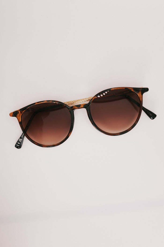 brown round framed sunglasses