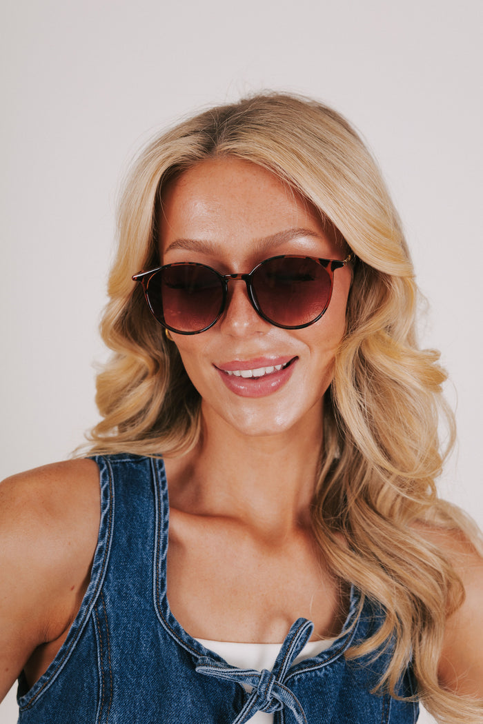 brown round framed sunglasses