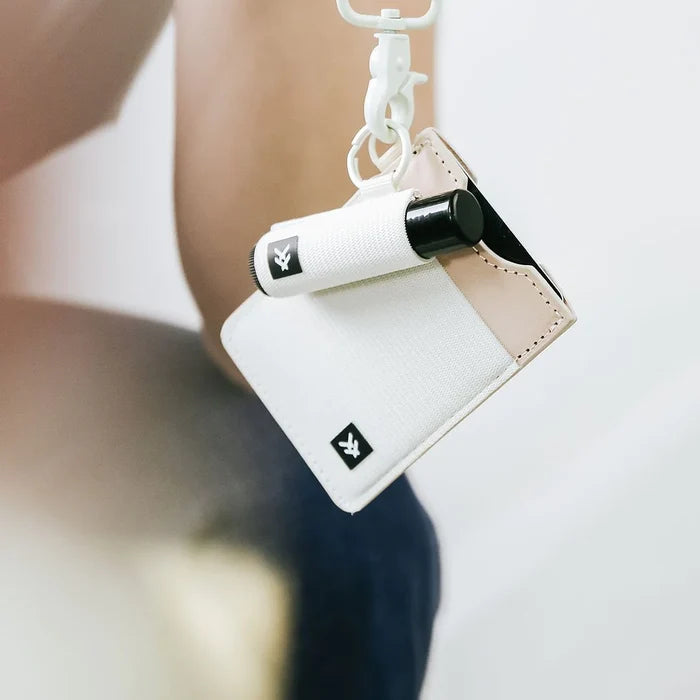 THREAD - Off White Vertical Wallet