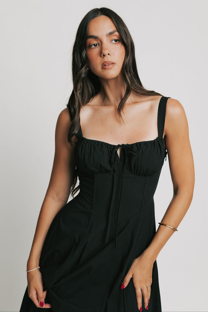 maxi dress with structured bodice with slit in the front black front