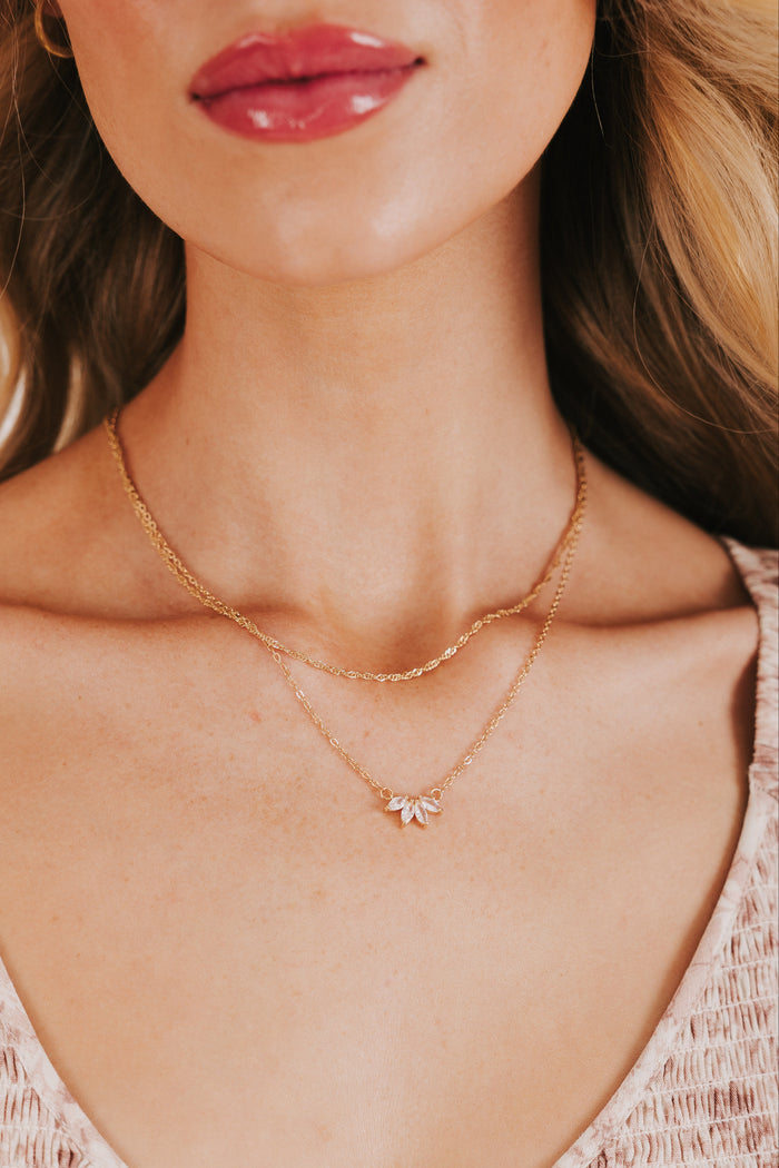 double layer clover dainty necklace model