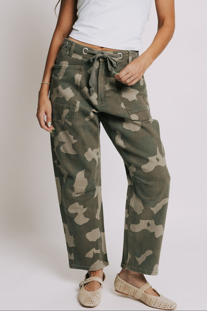 camo barrel pants with woven belt front